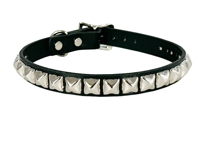 Funk Plus – CK140 BLACK LEATHER CHOKER WITH 1 ROW 1/2″ PYRAMID STUDS