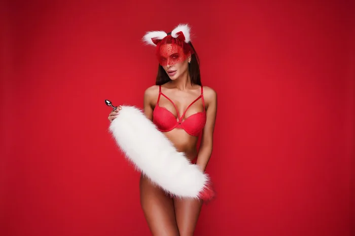 White fluffy tail plug with Red tip 29″